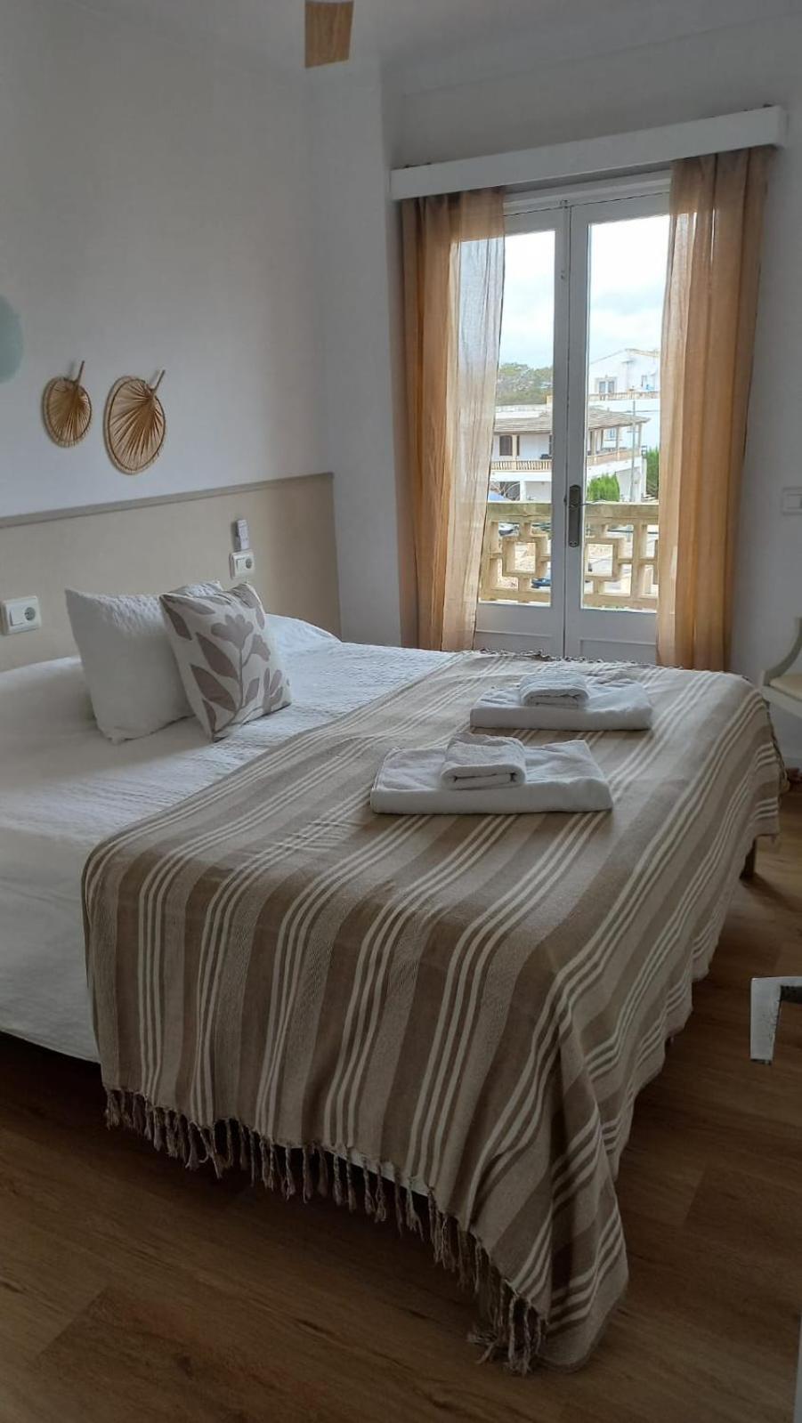 Apartamentos Can Salas Cala Figuera  Esterno foto